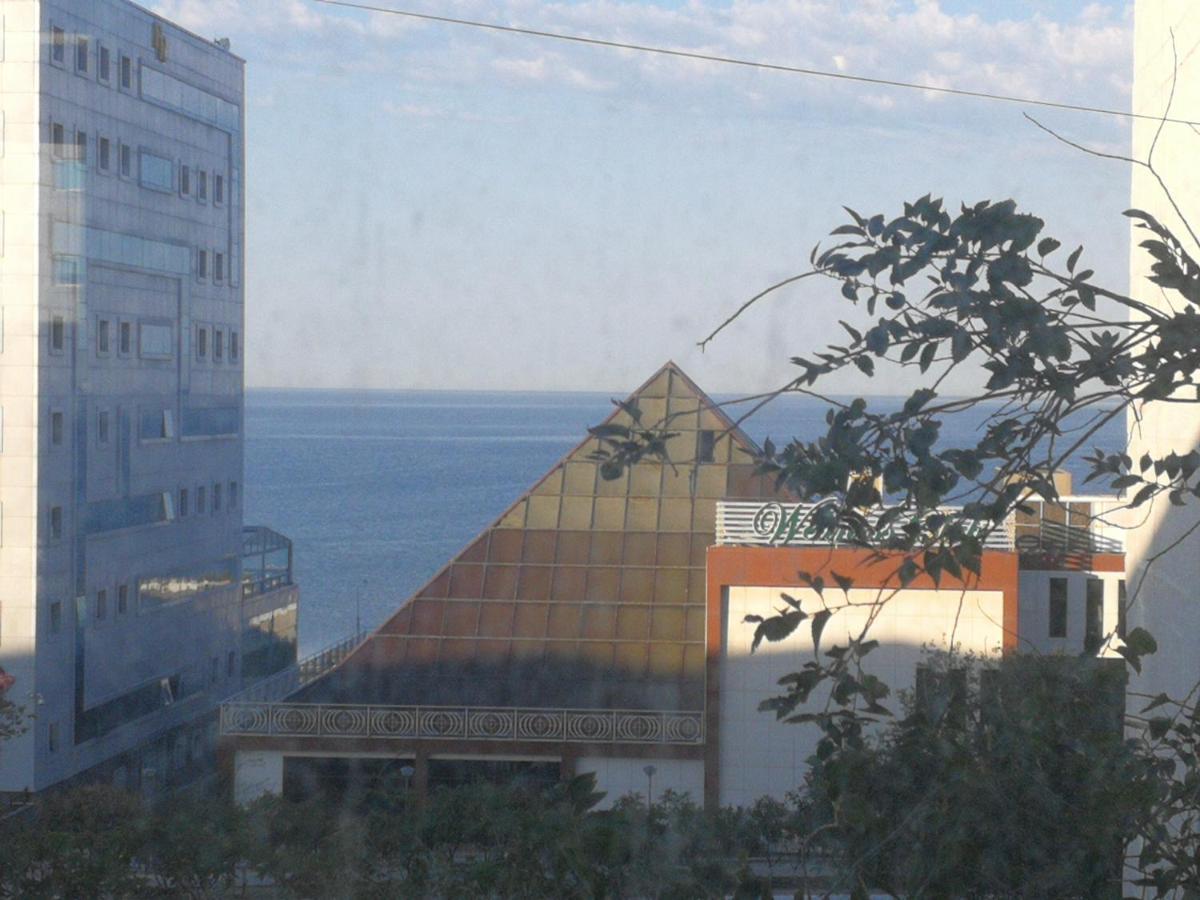 Flat at the seafront Appartamento Aqtau Esterno foto