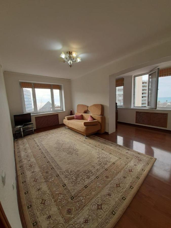 Flat at the seafront Appartamento Aqtau Esterno foto
